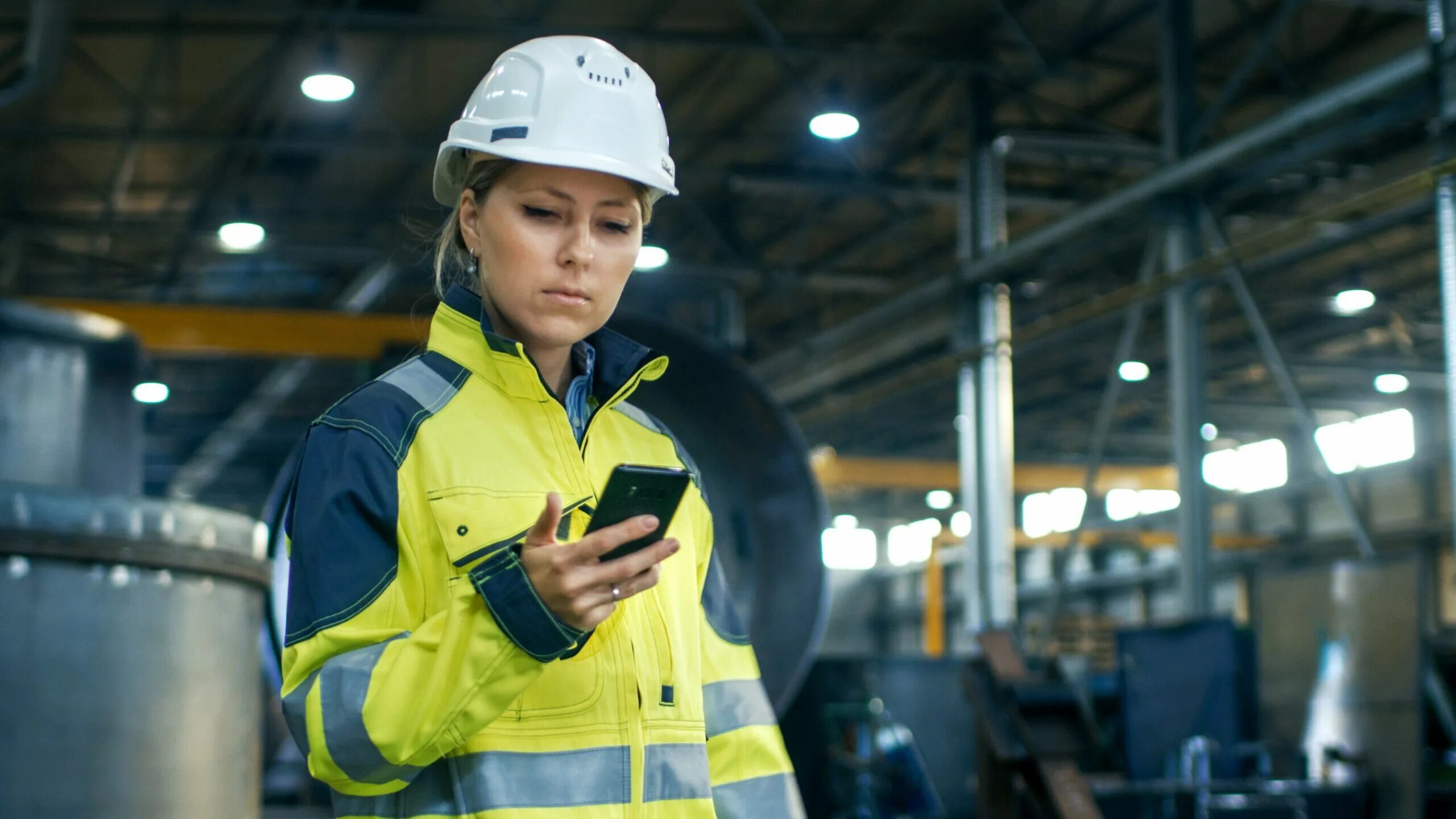 Женщина инженер. Женщина на стройке. Woman in engineering. Девушка рабочий. Woman in engineering.