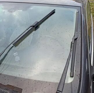 Стеклоочиститель со стороны водителя