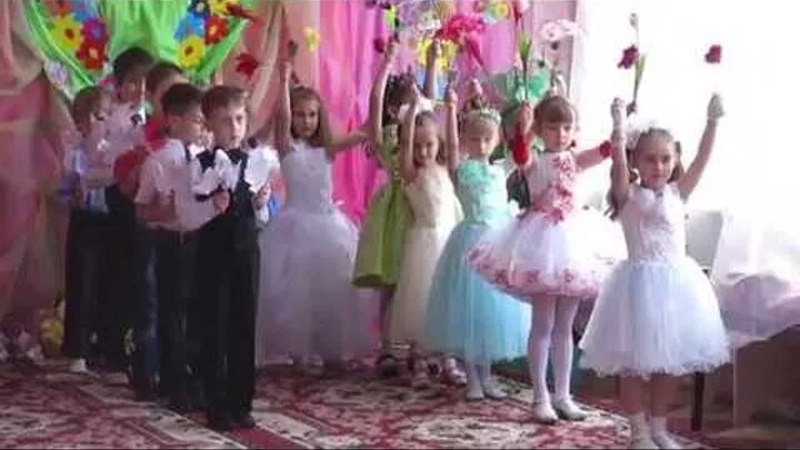 Кружится пусть вальс мы выпускаем вас. Вальс на выпускной в детском саду видео. кружится вальс на выпускной в детском саду. кружится пусть вальс танец в детском саду. танец вальс на выпускной в 4 классе видео.