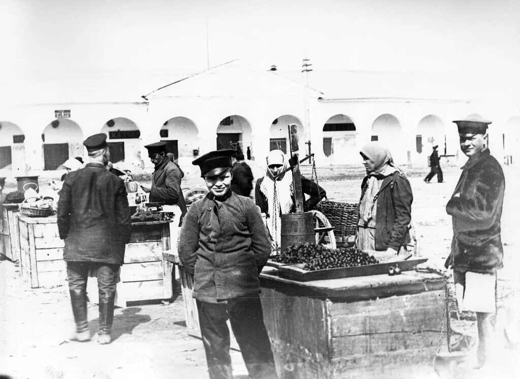 Усадьба бедрино некрасовка. Альгис матулёнис фильм посредник. Рынок в россии 19 век. Кострома 19 века купцы. Посредник 1990.