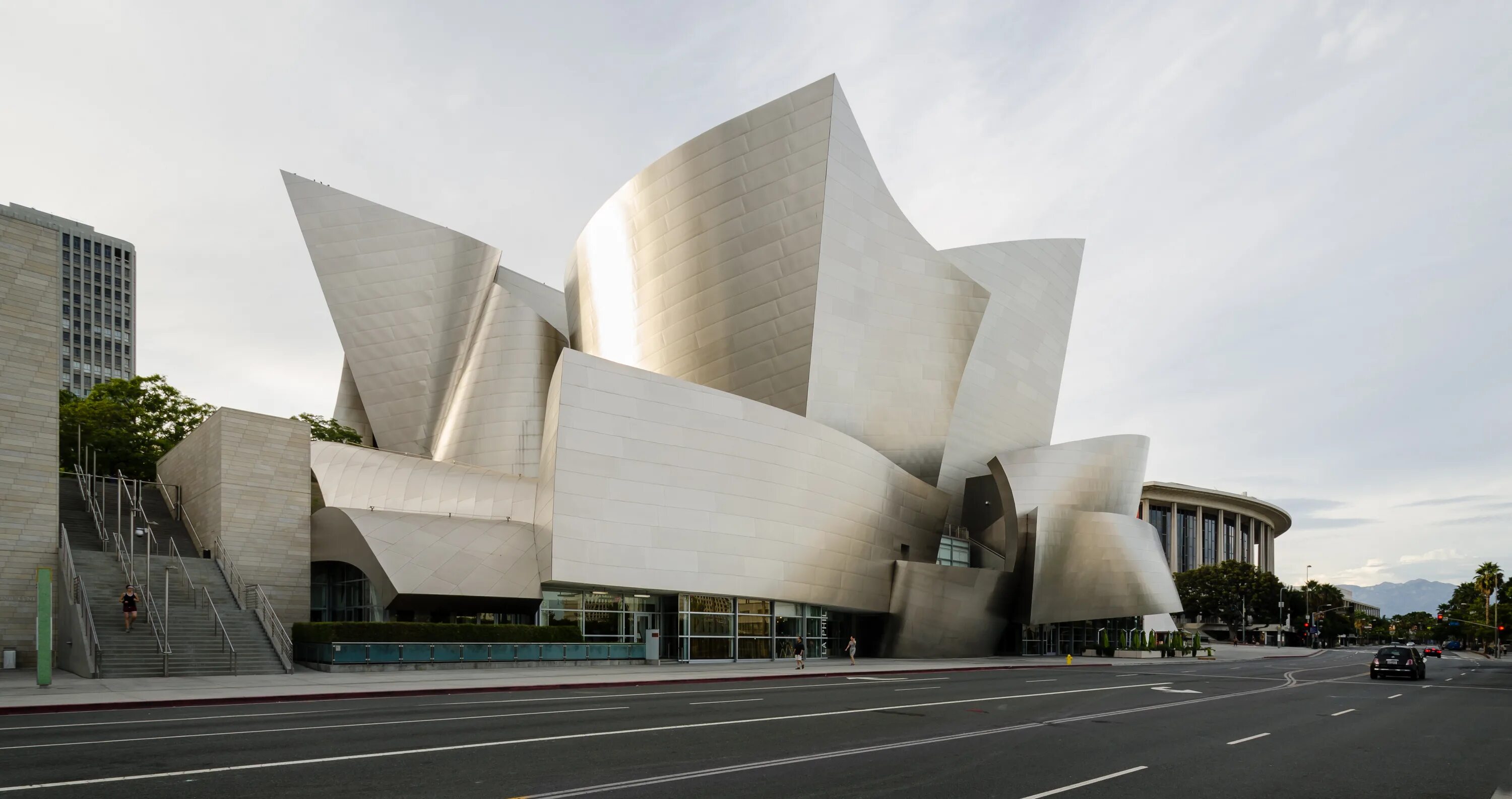 Фрэнк Гери концертный зал Уолта Диснея. Концертный зал Уолта Диснея в Лос-Анджелесе, США. Концертный зал имени Уолта Диснея Лос-Анджелес. Зал Уолта Диснея (Лос-Анджелес, США, 2003 Г.).