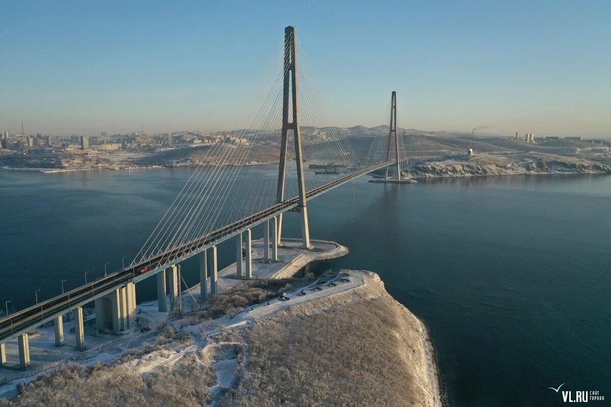 мост на остров русский во владивостоке. автомобильный мост. владивостоке. дальневосточный мост. дальневосточный мост.