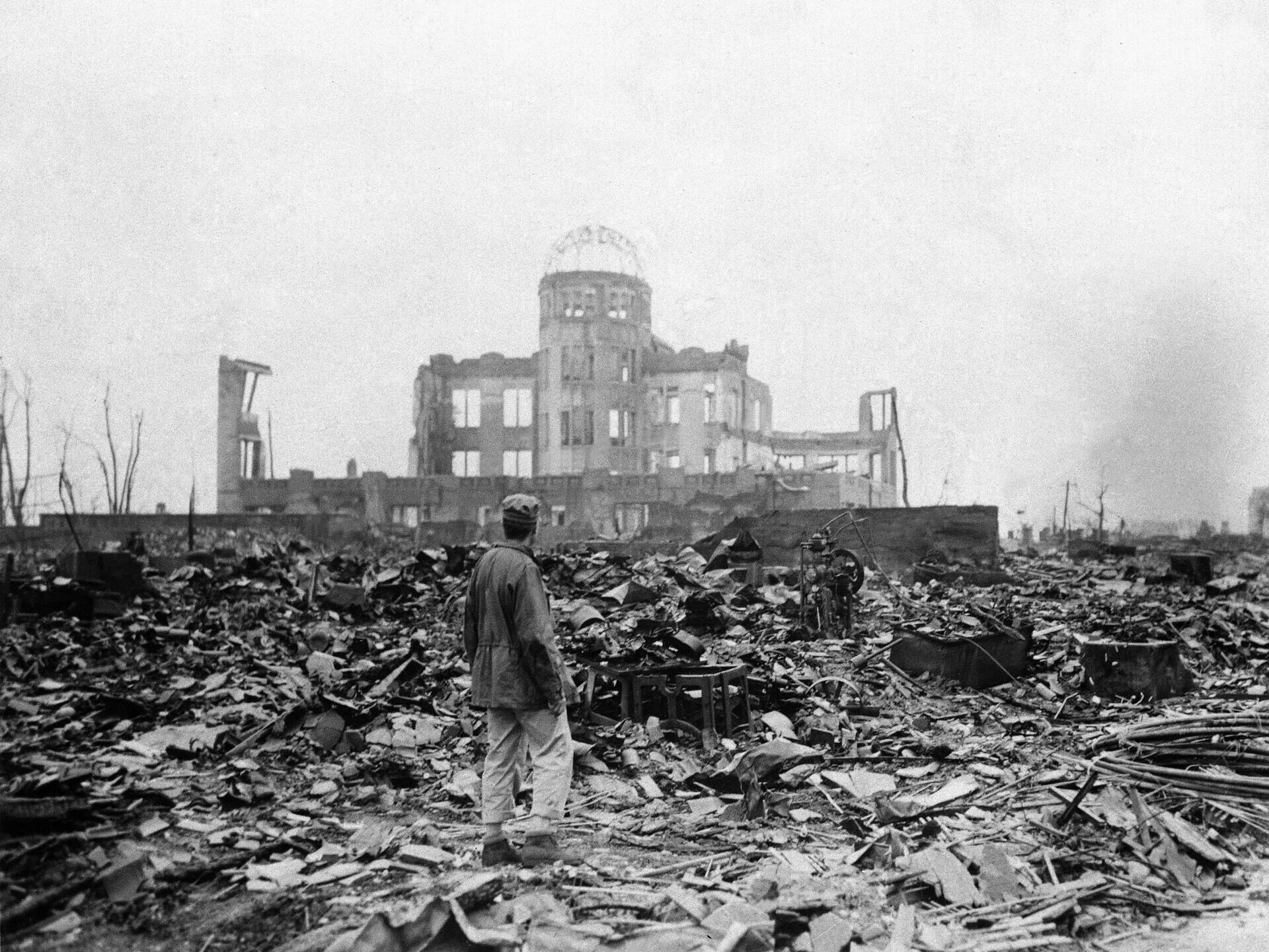 Разрушения от ядерного взрыва. Хиросима и Нагасаки атомная бомбардировка. Хиросима и Нагасаки 1945 люди. Бомбардировка Нагасаки 9 августа 1945 года.