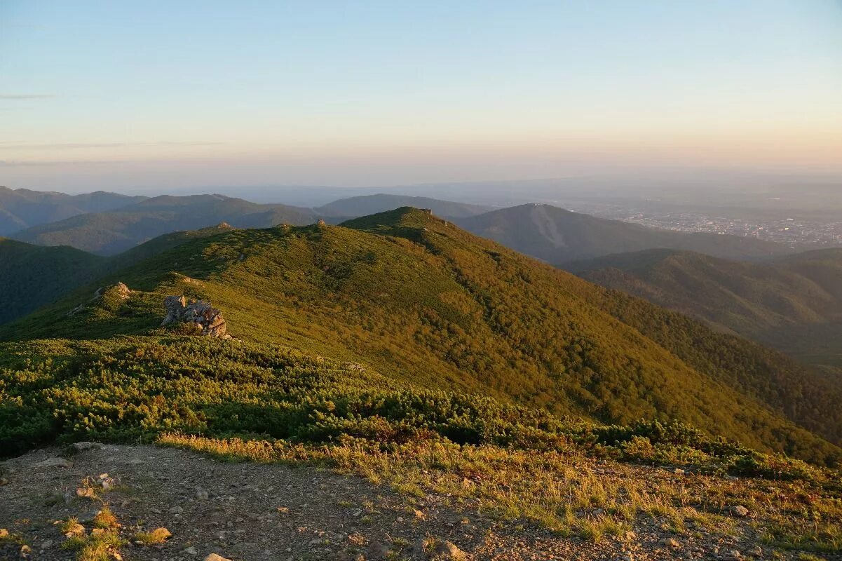 Пик дураков кузнецкий алатау высота. Гора пик чехова на сахалине. Пик челленджер магаданская область. Пик ворошилова в риддере. Пик область.