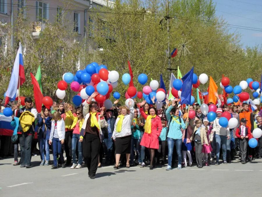 Первомайская демонстрация Челябинск. Город Еманжелинск. Первомайские демонстрации в Сатке. Майская демонстрация Челябинск. Май 1 17 10