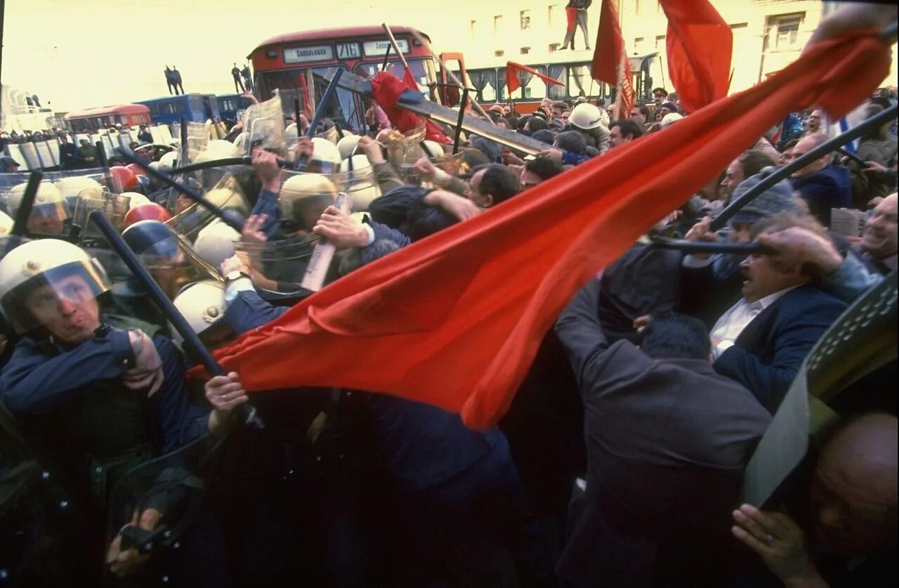 Кровавый Первомай 1993 года. Кровавый Первомай 1993 года в Москве. Первомайский митинг 1993. Первомайская демонстрация 1993 года. 1 мая 1993 г