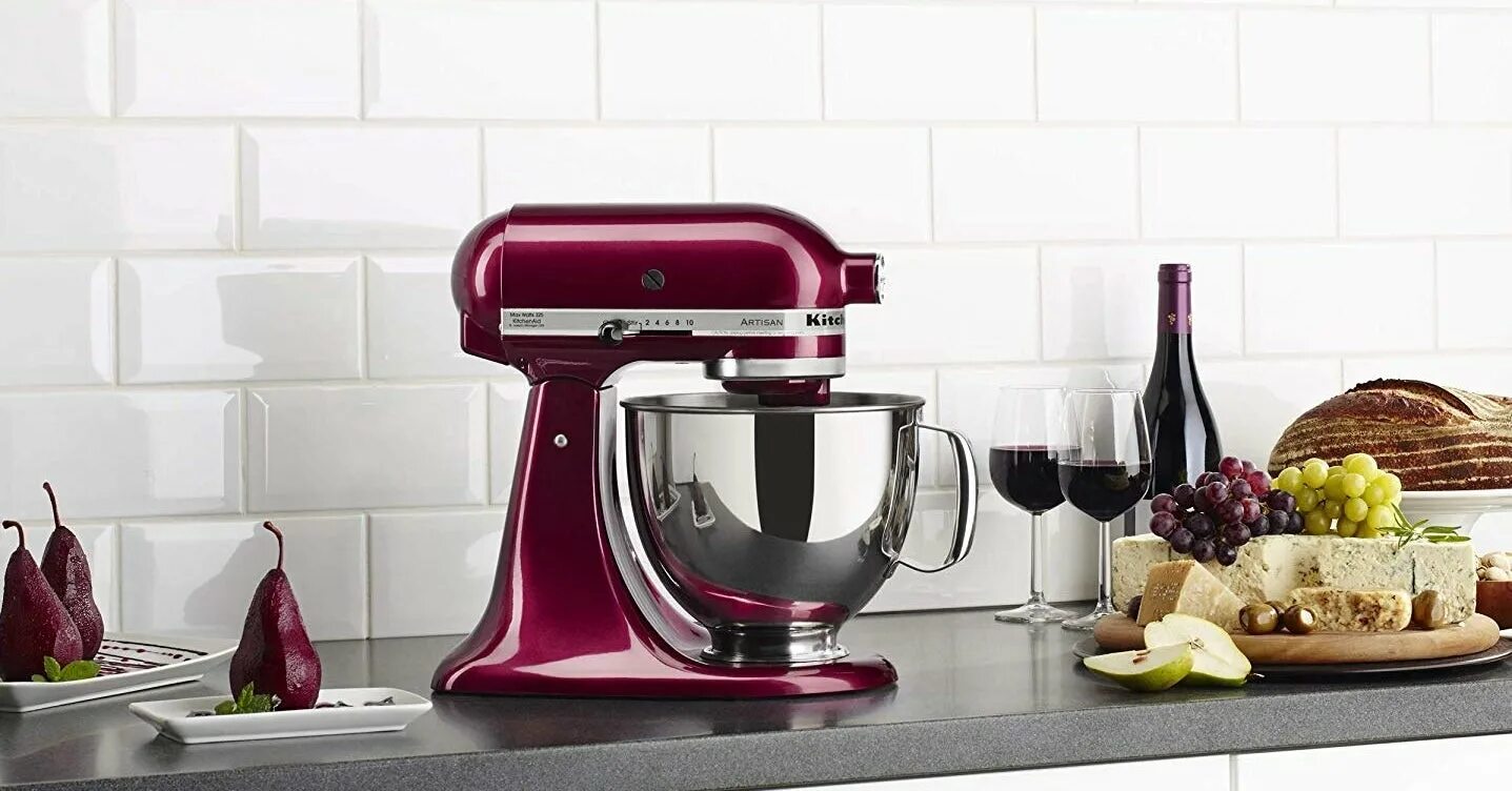 Бытовая техника для кухни 2024. Kitchenaid 5ksm125eac. Техника Китчен эйд в интерьере. Холодильник Китчен эйд. Техника на кухне.