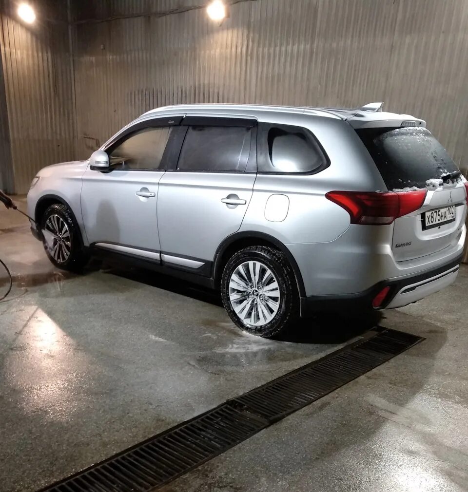 Мицубиси аутлендер полный. Mitsubishi Outlander Universal. Аутлендер 204. Аутлендер металлик. Outlander универсал.