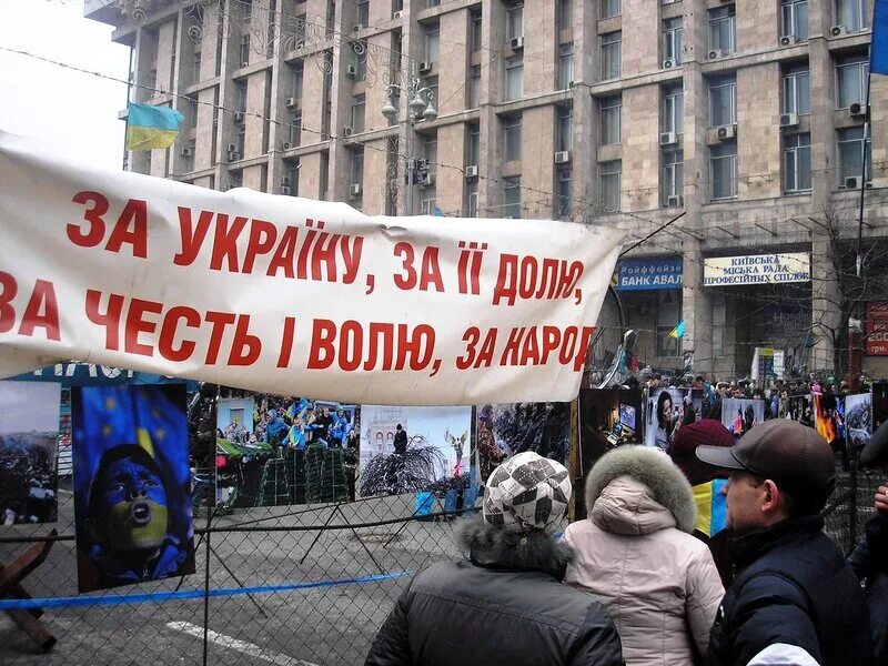 Майдан 16. Лозунги Майдана. Вече на Майдане. Майдан 2013 лозунги. Антироссийские лозунги на Майдане.