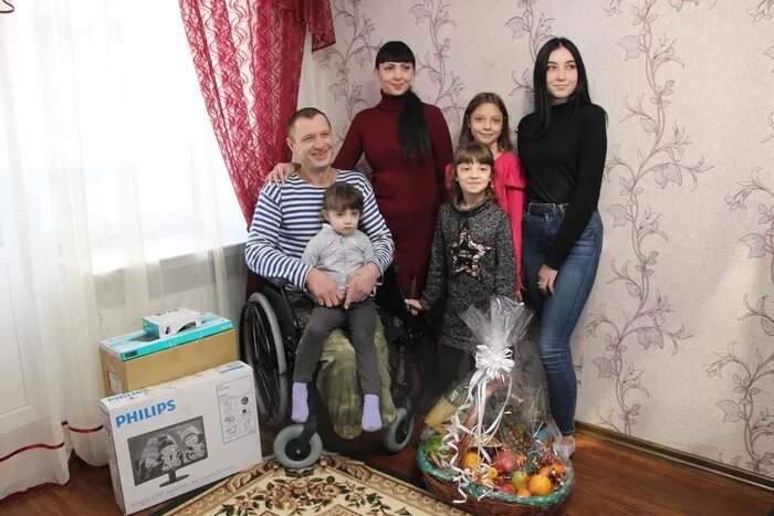 Филиппова лнр. Многодетная семья анна швечникова свердловск лнр. Филиппова лнр биография. Семья алчевск. Дети в детском доме семейного типа.