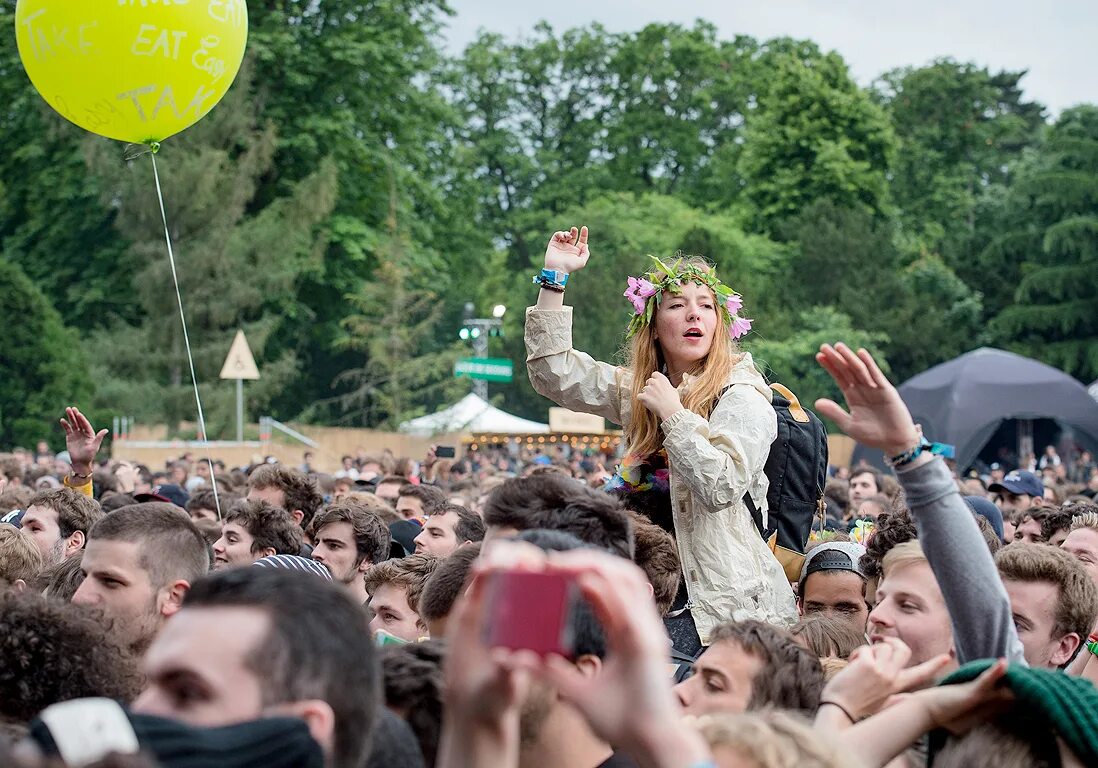 Великобритания 1 мая традиция. Green man festival. Green festival. Люди на фестивале. Алушта green.