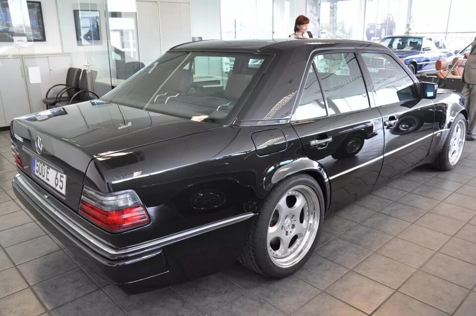W124 брабус диски 5 спиц. Мерседес 124 волчок брабус. Мерседес 124 брабус. Мерседес 124 волчок. Мерседес 124 брабус.
