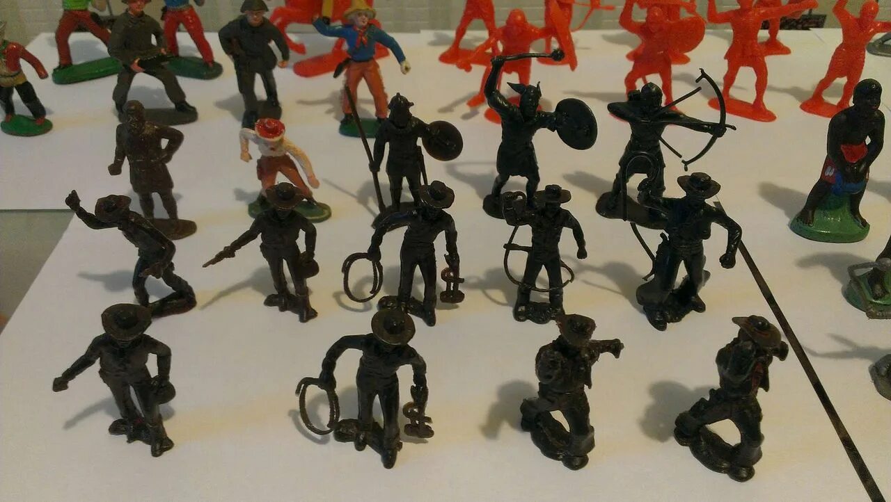 Найти солдатиков. Пластиковые солдатики. Найти солдатиков. Пластиковые солдатики. Игрушечные солдатики (1991) (toy soldiers).