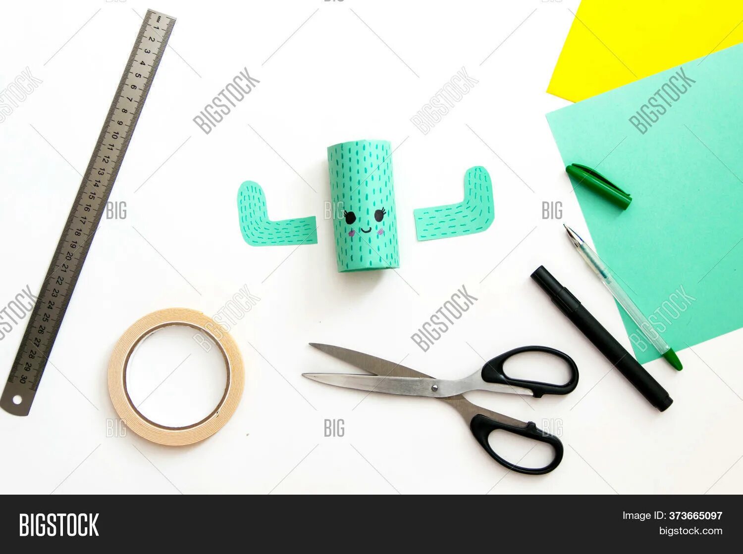 Цветная бумага картон клей ножницы. Ножницы и цветная бумага. Поделки из бумаги с клеем и ножницами. Клей ножницы бумага. Как делать из бумаги из ножниц.