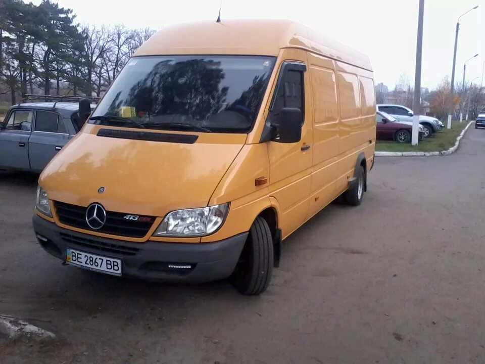 Где купить спринтер. Mercedes Benz Sprinter 413. Мерседес Спринтер 414. Mercedes-Benz Sprinter 2. Мерседес Бенц Спринтер 2002.