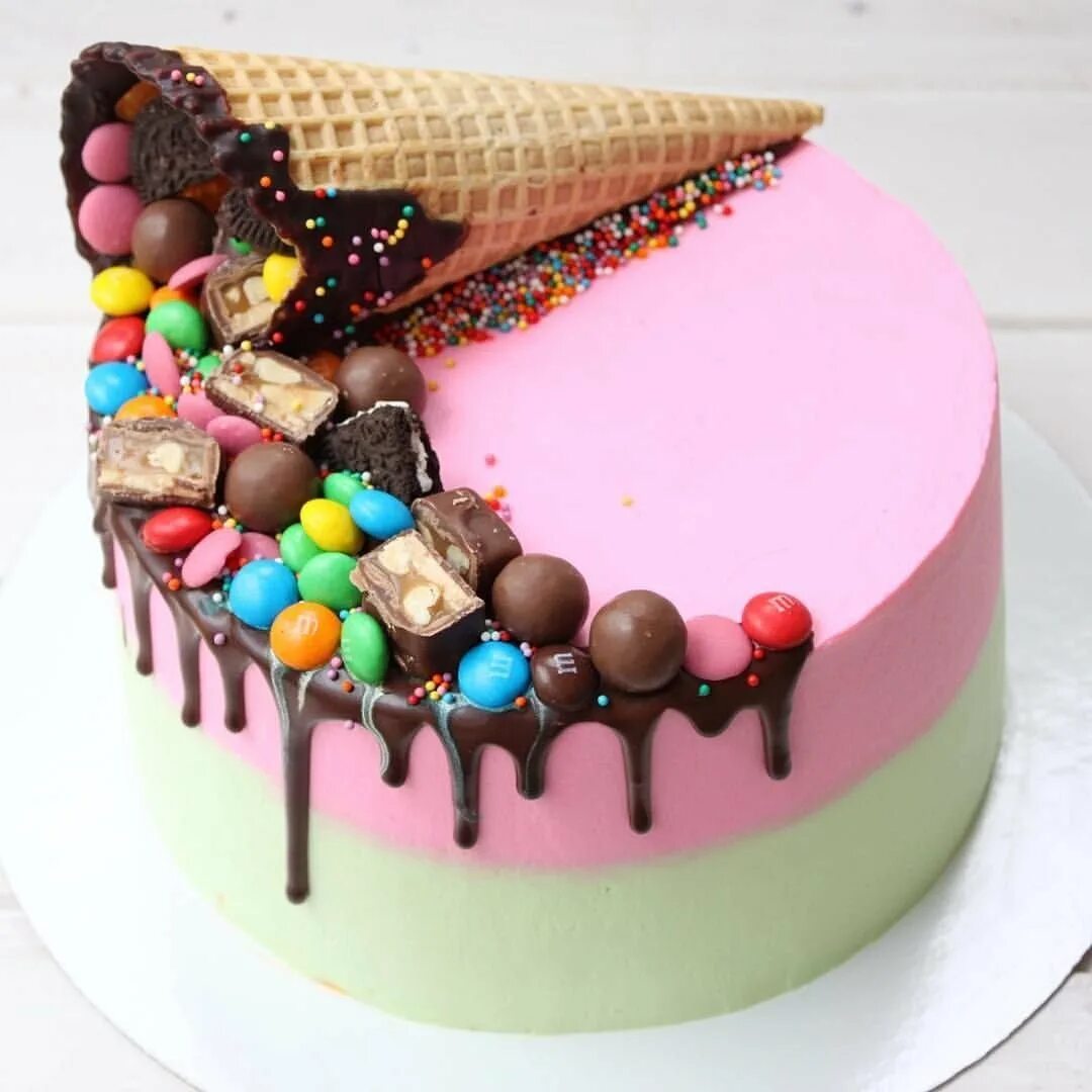 Оформление сладостями. Украшение торта. Украшение торта сладостями. Декор торта сладостями. Декор торта для девочки.