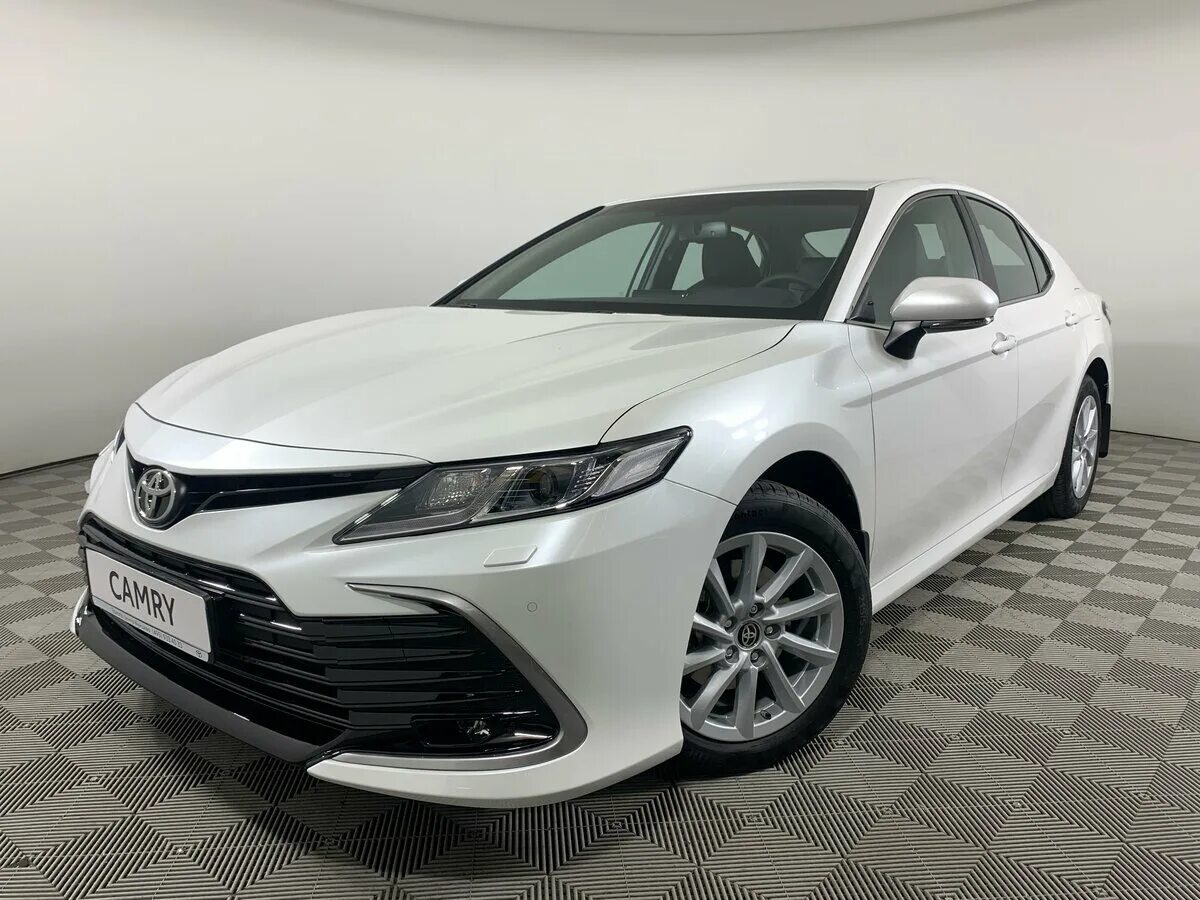 Тойота камри 2022 комплектации и цены москва. Toyota Camry 2022. White Toyota Camry 2022. Камри белая 2022. Новая Тойота Камри 2022.