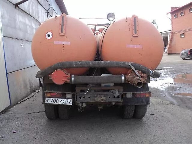 Ассенизатор размеры. Газ 3309 ассенизатор илосос. камаз ассенизатор 8 м3. зил 130 ассенизатор 8 кубов. камаз 4325 ассенизатор.