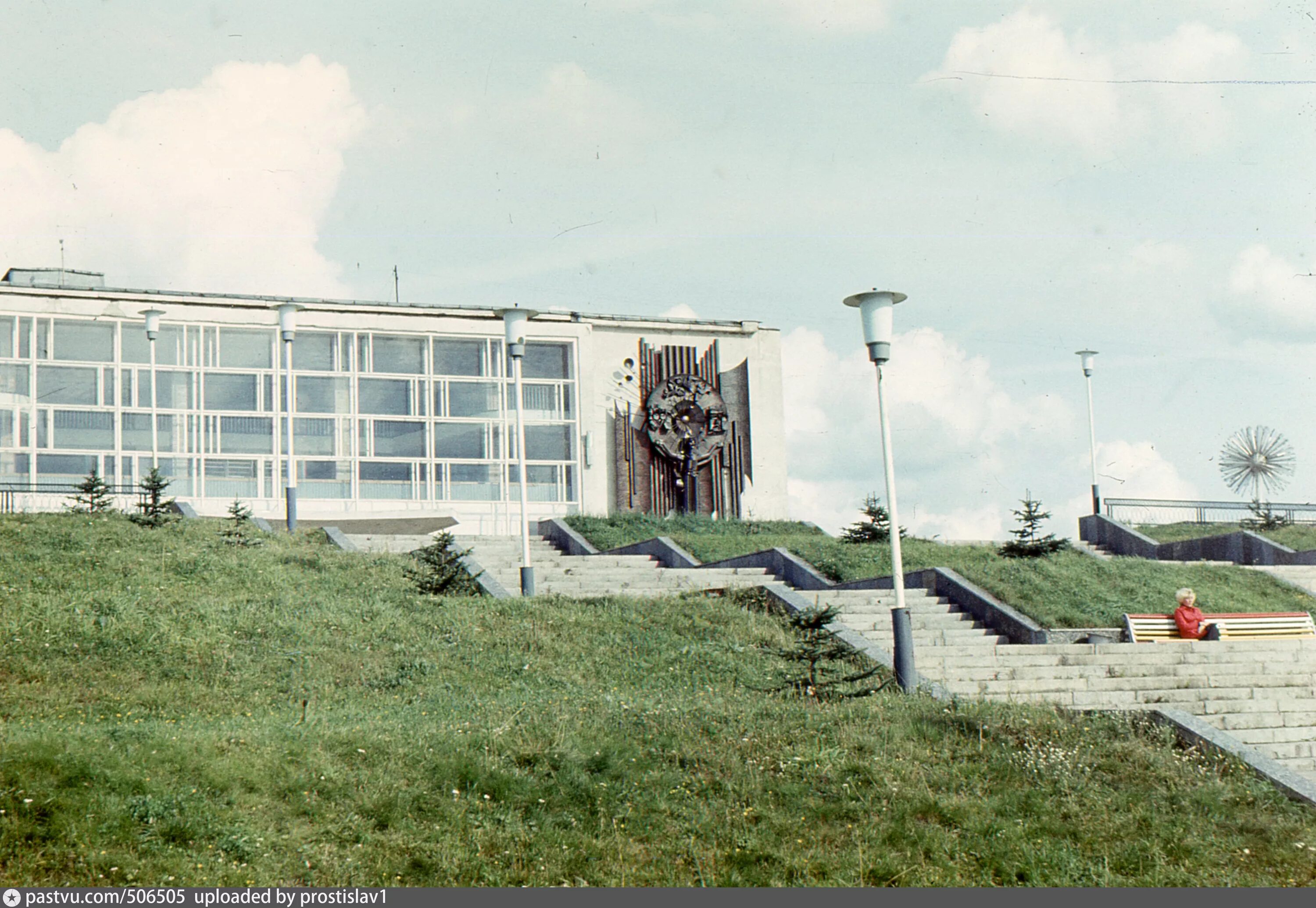 Углич дк фонтаны. Дк углич. Дк углич. Углич дк фонтаны. Дворец культуры углич.