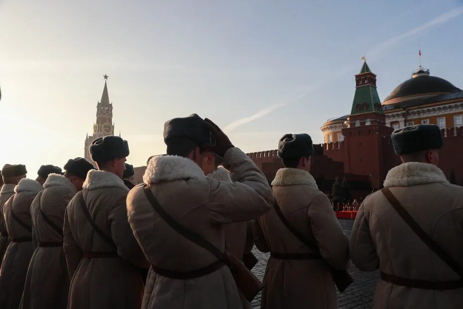 Зачем отмечают день. Традиции праздника 23 февраля. Празднование 23 февраля фото. Традиции празднования 23 февраля фото. 23 Февраля праздник традиции и обычаи.