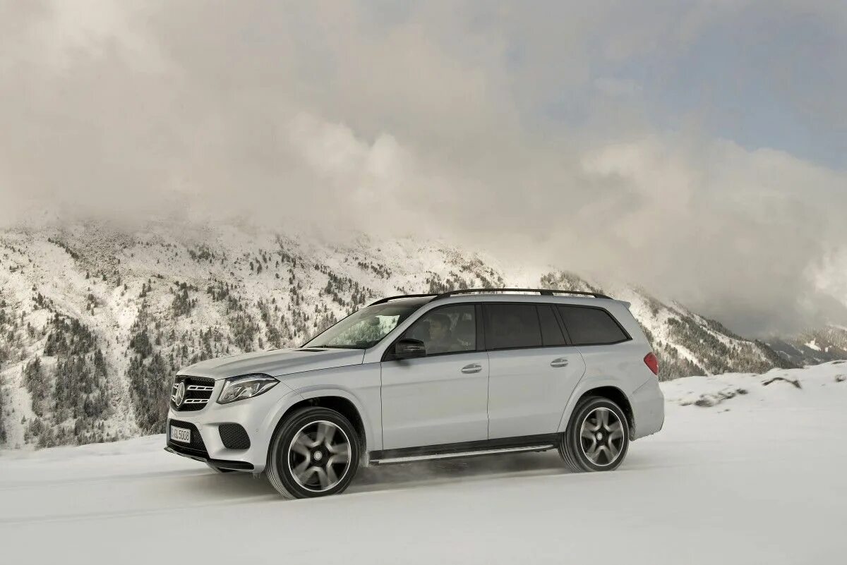 Gls обзор. Mercedes benz gls 2017. мерседес глс 2017. мерседес бенц gls 2017. мерседес бенц джип gls.