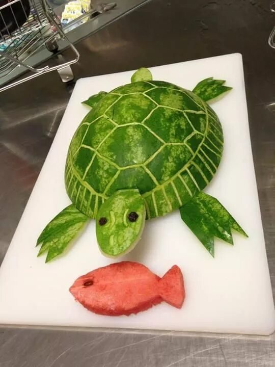 Овощ черепаха. Черепаха из арбуза. Черепаха из арбуза поделка. Поделка из арбуза в школу. Поделка из арбуза в садик.