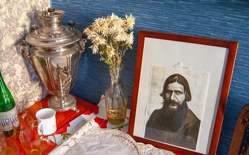 Могила распутина григория где находится фото В день 85-летнего юбилея В.Г.Распутина владыка Максимилиан совершил на его могил
