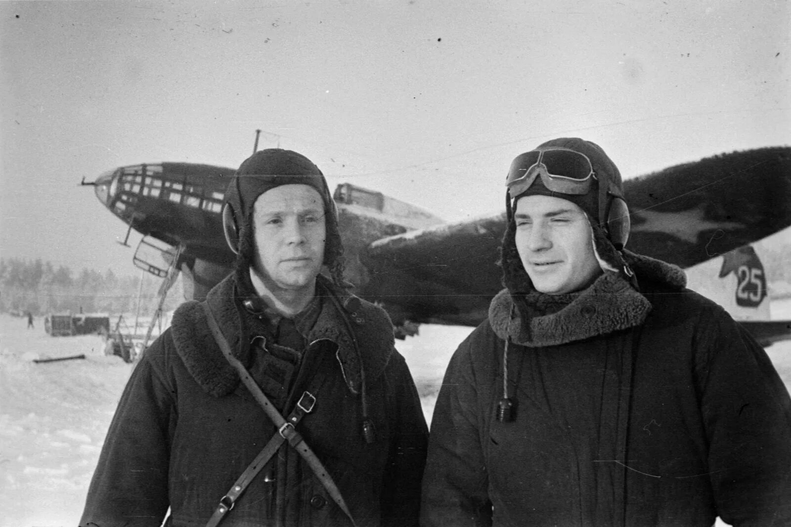 Многим летчикам великой отечественной войны. Водопьянов герой советского Союза.