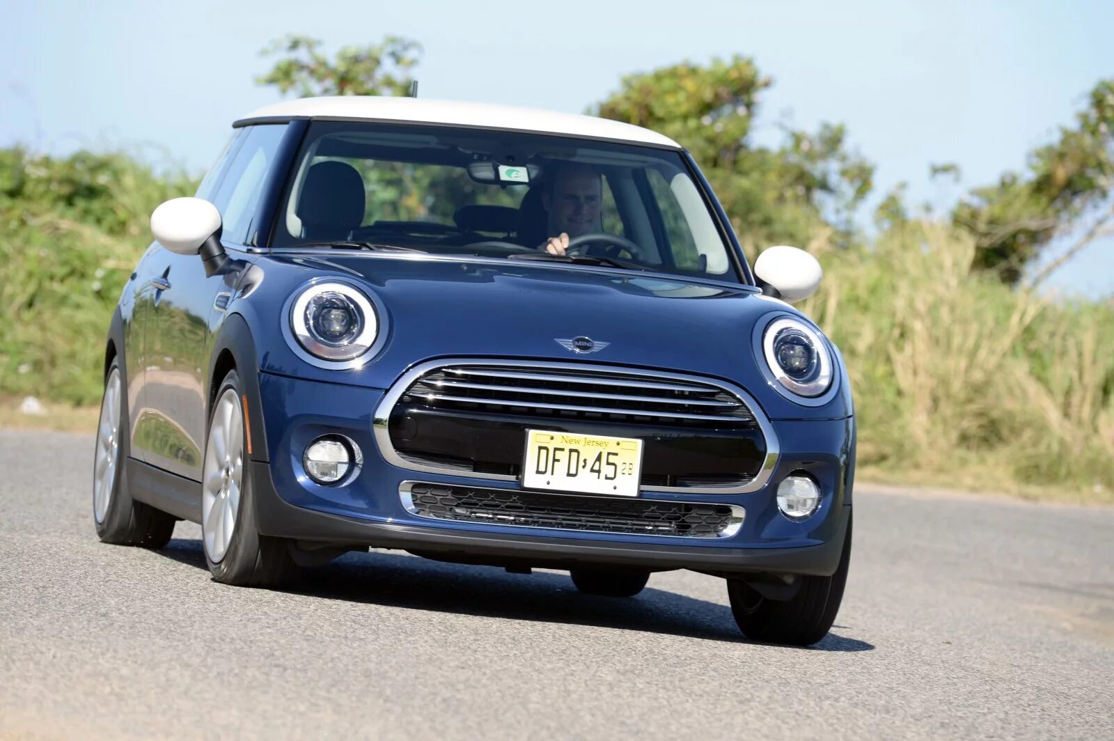 Есть ли мини. Мини Купер f56. Mini Cooper f56 2015. Mini Cooper f55 USA. Mini Cooper f56 s USA.