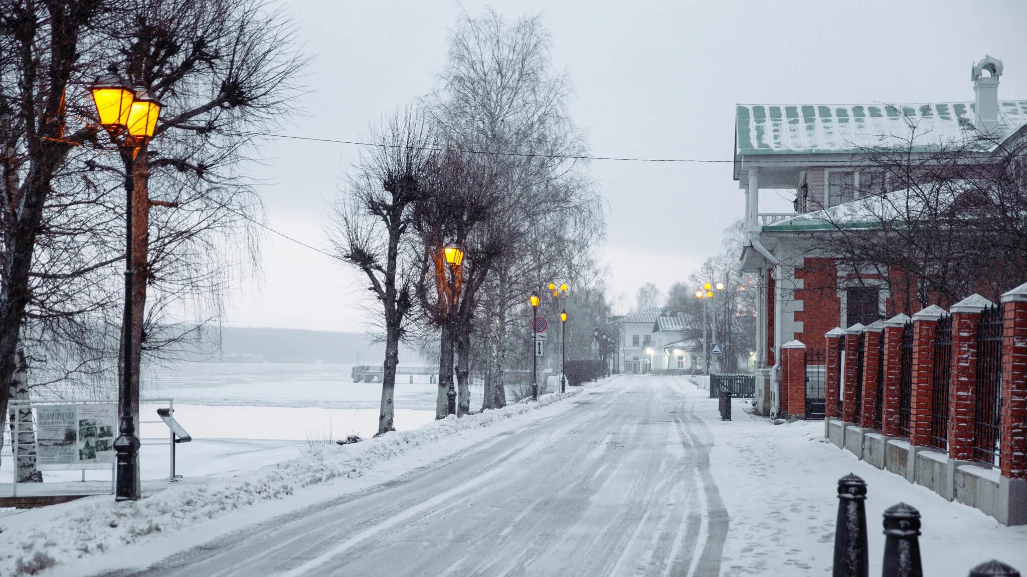 Зимой в городе было 36. Плес зима. Плёс город зима. Плес зимой. Плёс Ивановская область зимой.