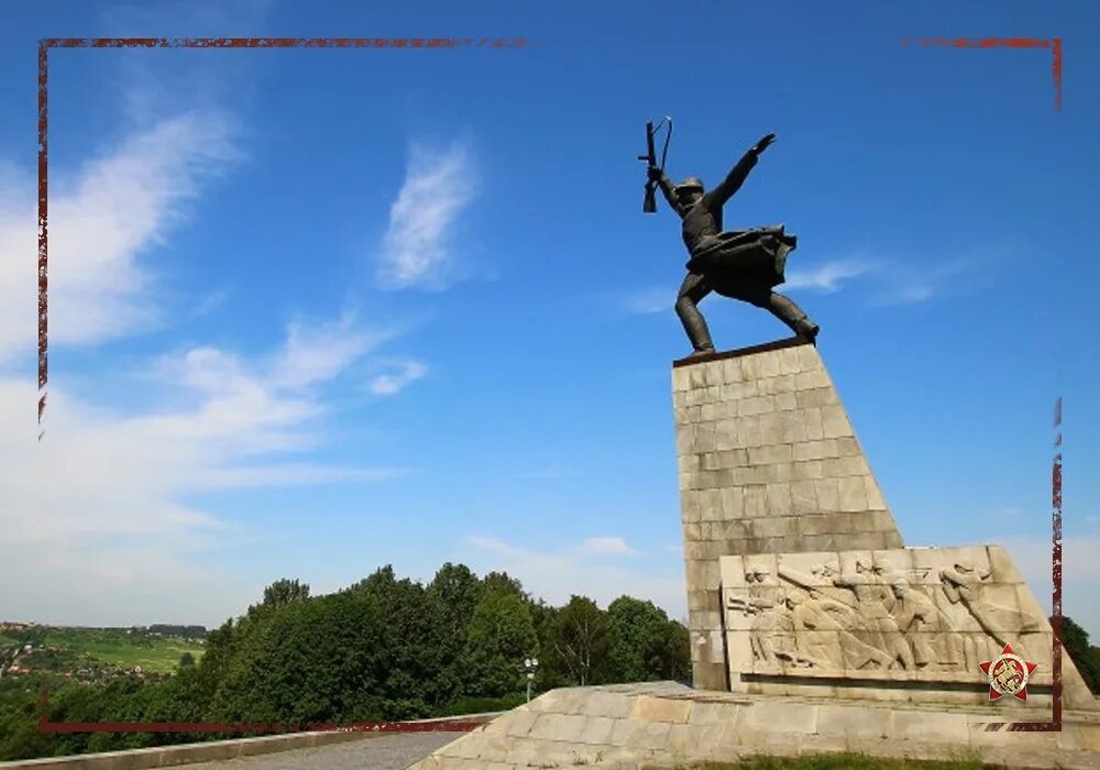 Памятник в яхроме. Памятник Перемиловская высота в Яхроме. Мемориал Перемиловская высота в Яхроме. Дмитров мемориал Перемиловская высота. Перемиловская высота в Яхроме.