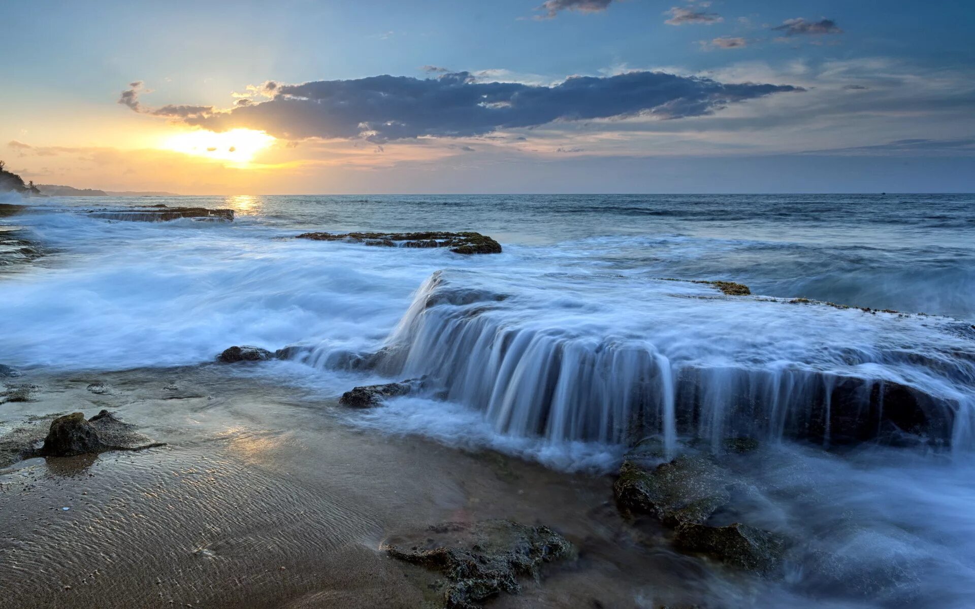 Моря и океаны. Волны горизонт. Красивый вид на море. Океан волны. Волны прибой на горизонте.