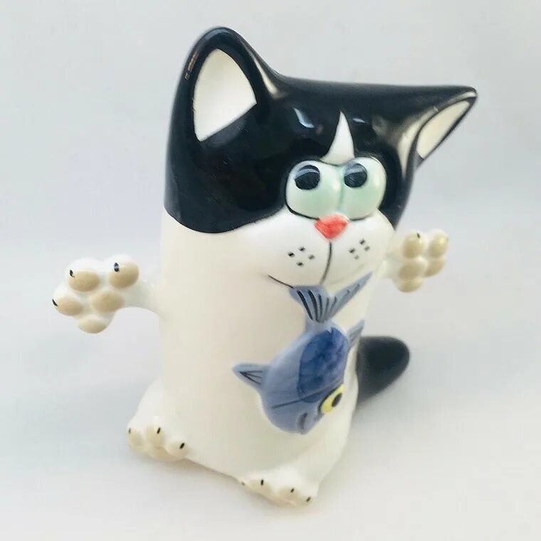 кот дремот игрушка. деревянные коты статуэтки. можно ли свалять мордочку на вязаной вещи. смешные зверята. фигурка кот рыболов.