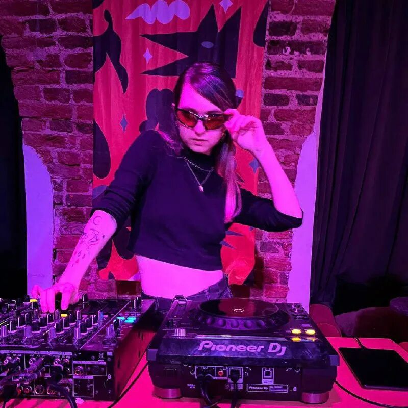 пластинка диджея. диджей круг. виниловые пластинки. музыкант диджей. Jockie music.