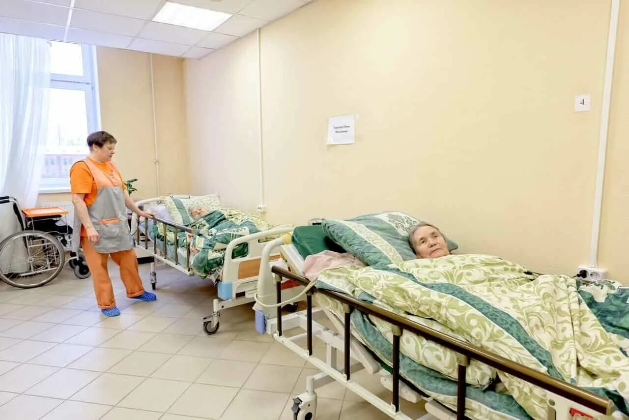 Больной пансионат oldness ru. Пансионат для лежачих больных. Пансион для лежачих больных. Интернат для лежачих больных. Пансионат для престарелых лежачих больных.