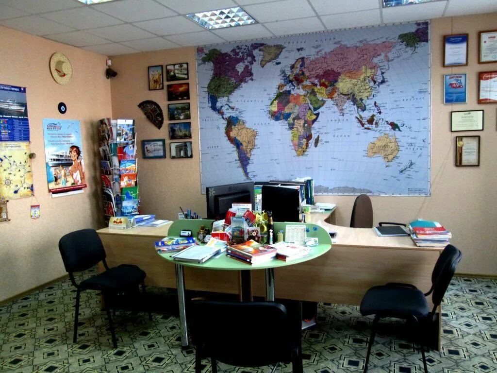 Office tourism. Офис турагентства. Офис туристической фирмы. Красивый офис турагентства. Интерьер туристического агентства.