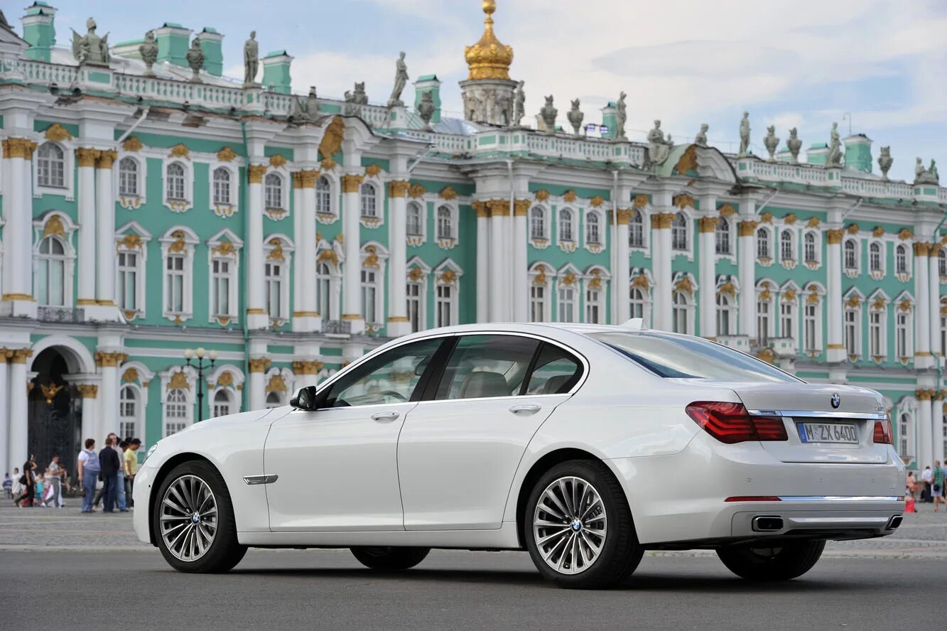 Бмв 750 москва. BMW 7. BMW f01. BMW 7 Series f01. BMW 750i 2013.