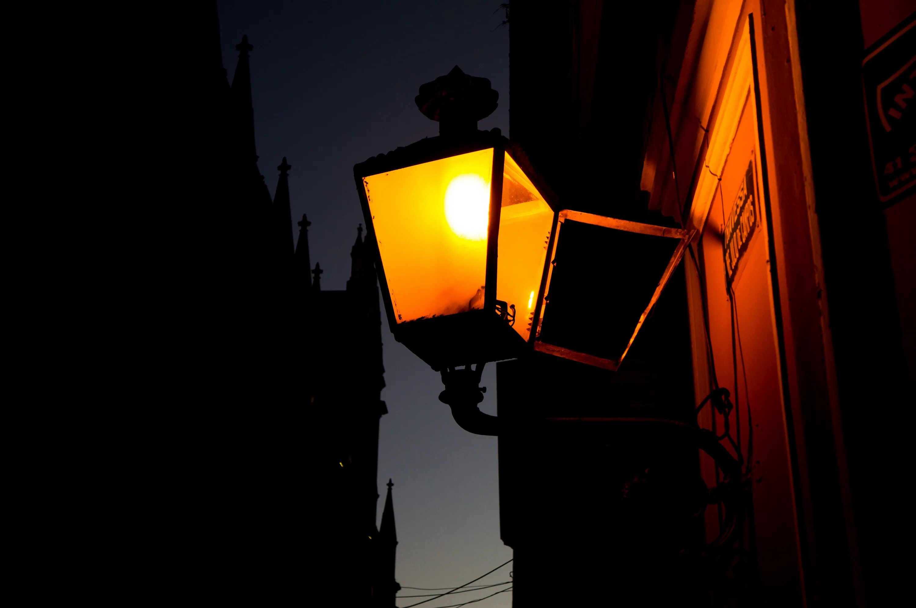 Ночные фонари купить. Ночной уличный фонарь. Фонарь в темноте. Фонарь уличный старинный. Уличный фонарь ночью.