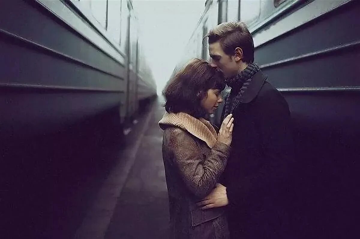Цитаты про жизнь и любовь. С твоими близкими дорогими и любимыми. С твоими близкими дорогими и любимыми. Открытки самому ласковому и нежному мужчине. Девушка рядом с парнем.