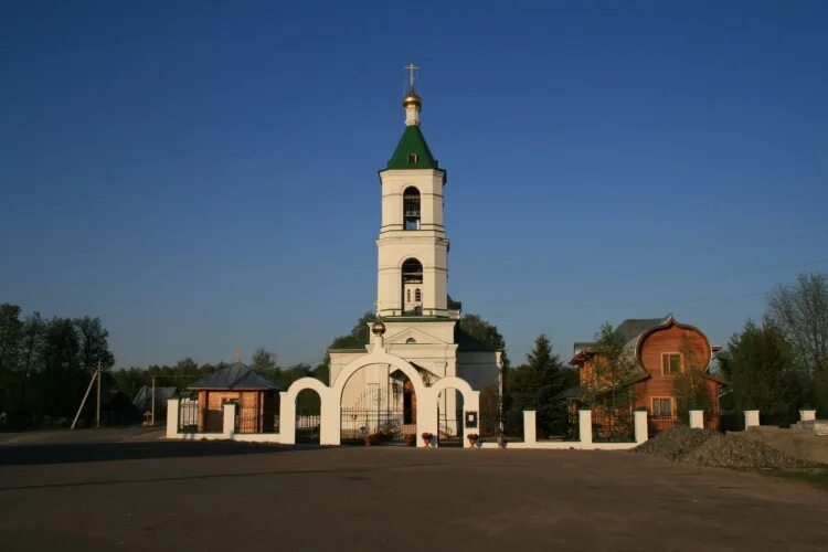 Шарапово нижегородской. Церковь Троицы Живоначальной (Шарапово). Храм в Шарапово Шатурский. Шарапово Церковь Шатура. Деревня Шарапово Московская область Шатурский район.