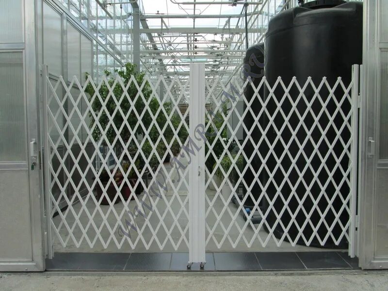 Решетка на направляющих. Решетка на направляющих. Решетка-диффузор для подачи воздуха печи бани. 00. Боковая направляющая решетка в духовой.