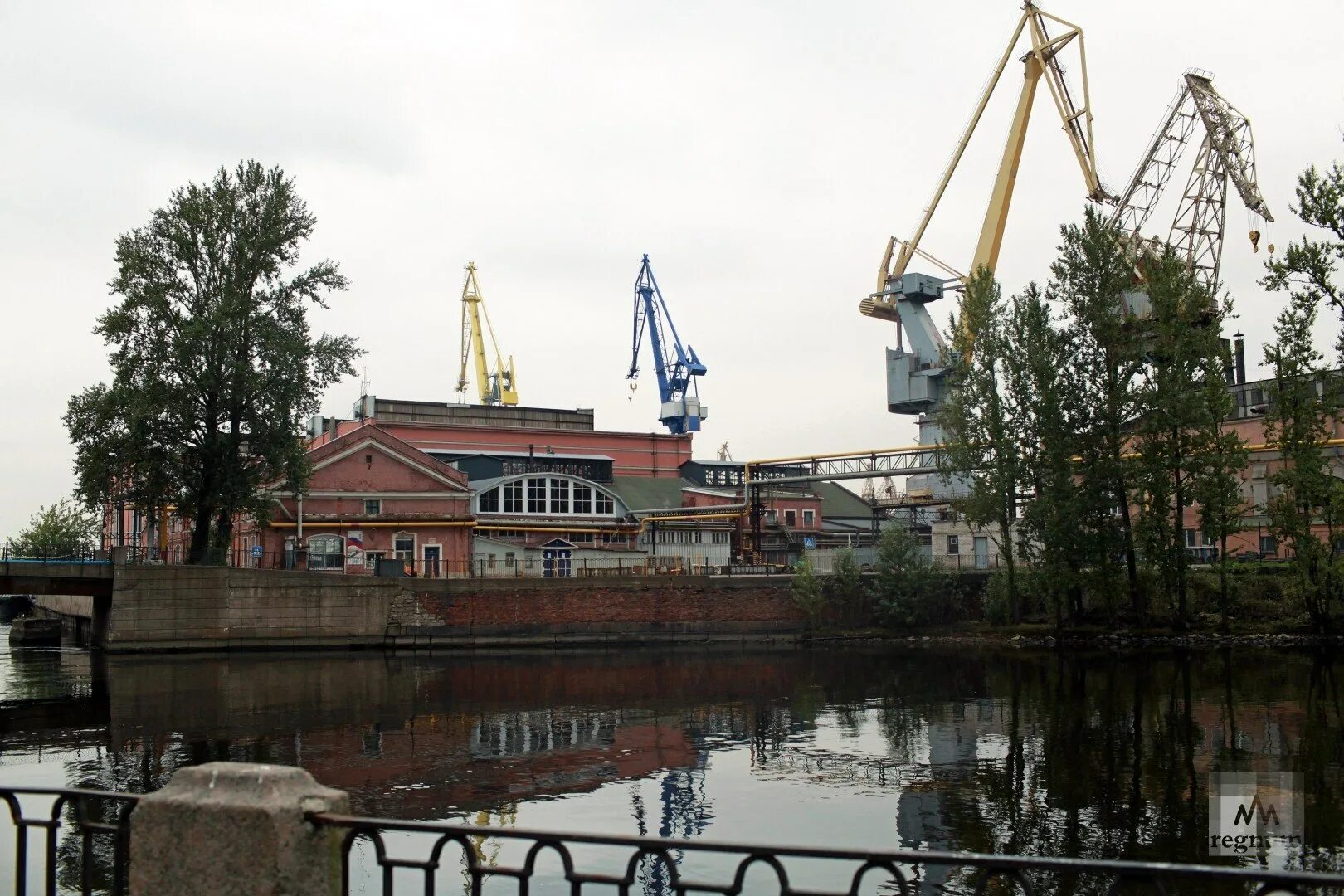 Верфи Санкт-Петербурга Адмиралтейские завод Санкт-Петербург. Адмиралтейские верфи завод. Адмиралтейские верфи судостроительный завод. Адмиралтейские верфи Питер.