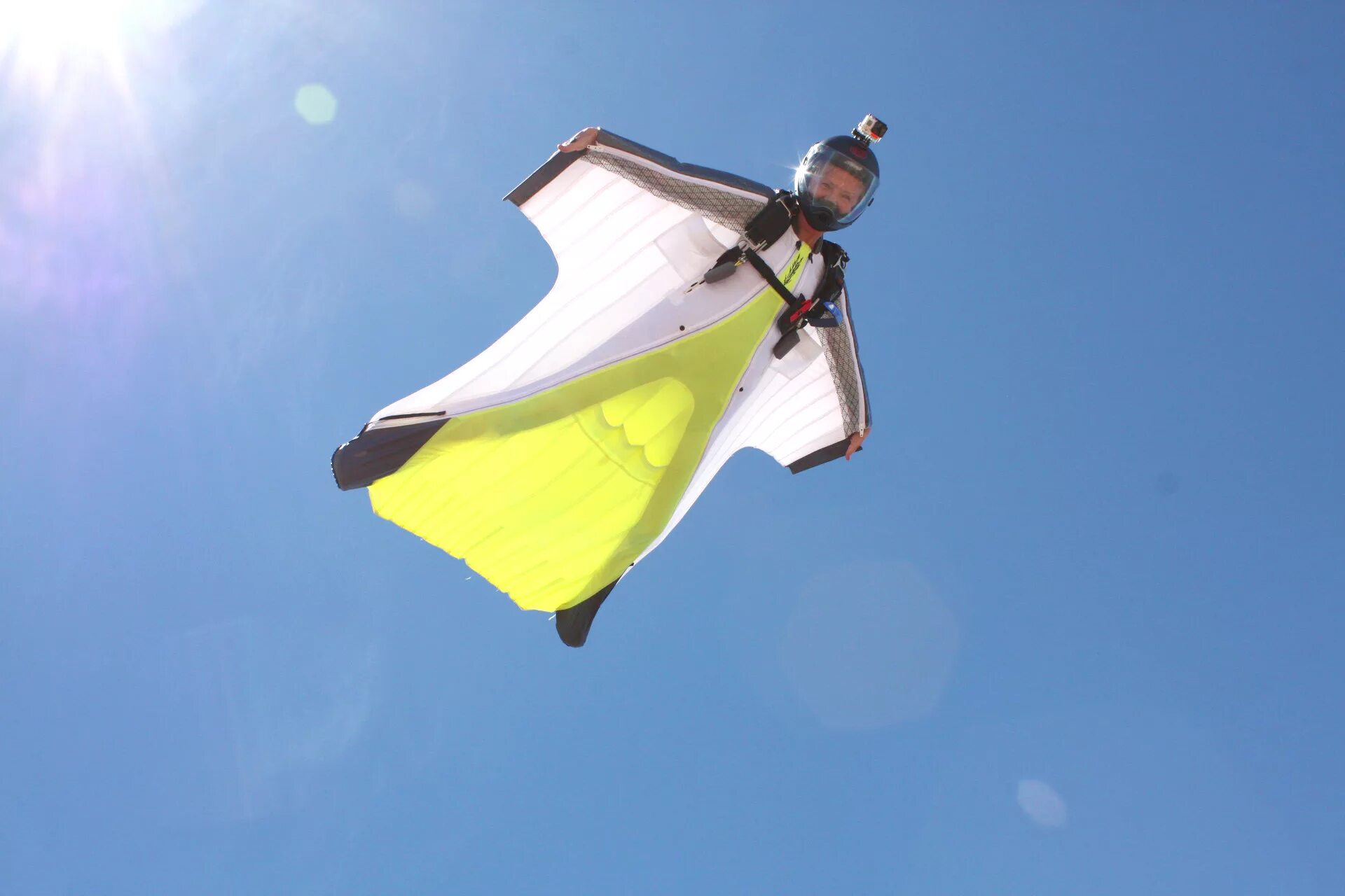 Wingsuit fly. Вингсьют в 1980. Вингсьют полет. Вингсьют прыжок. Вингсьют бейсджампинг.