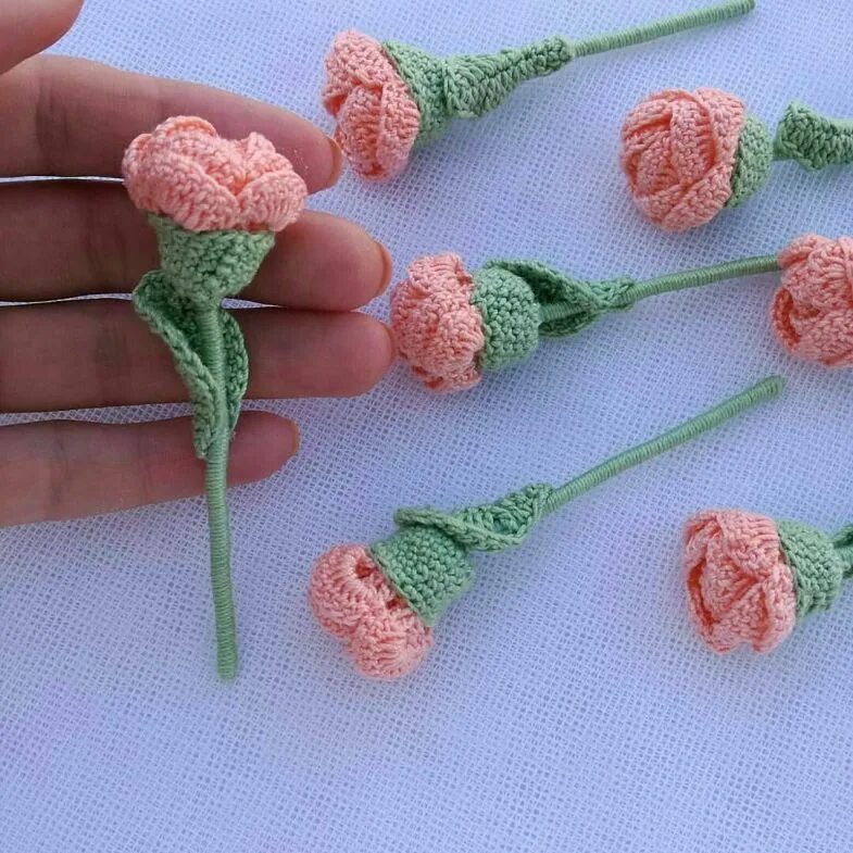 Вязание розы. Вязаные объемные цветы. Вязаные розы. Вязаные цветы крючком. Вязаные цветы.
