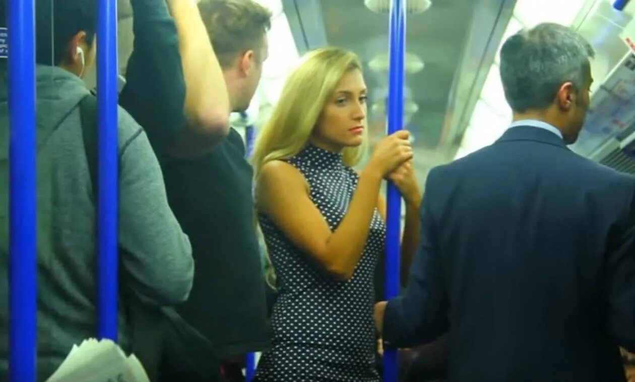 Видео мужик лапает мужика. Прижимается в транспорте к девушке. Лапанье в метро. Домогательство в метро. Прижимание в транспорте.