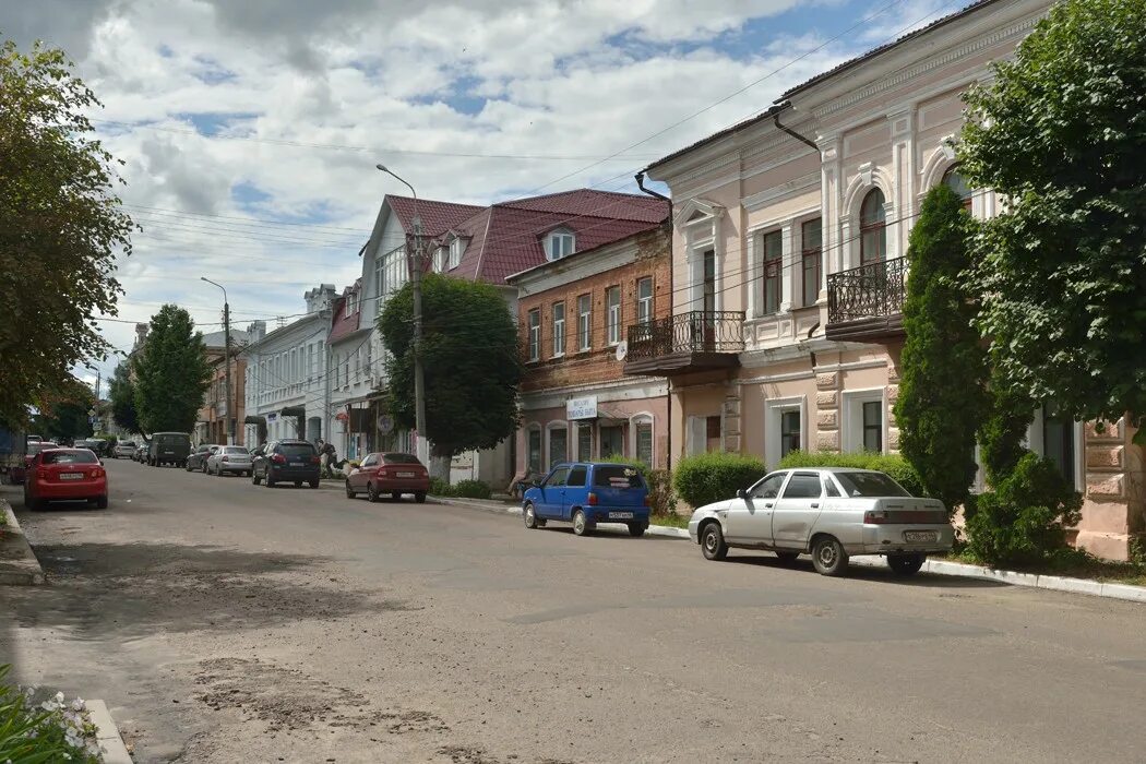 Рыльск брянск. Дом Шелехова Рыльск. Город Рыльск Курской области. Классик Рыльск. Гостиницы Рыльска Курской области.