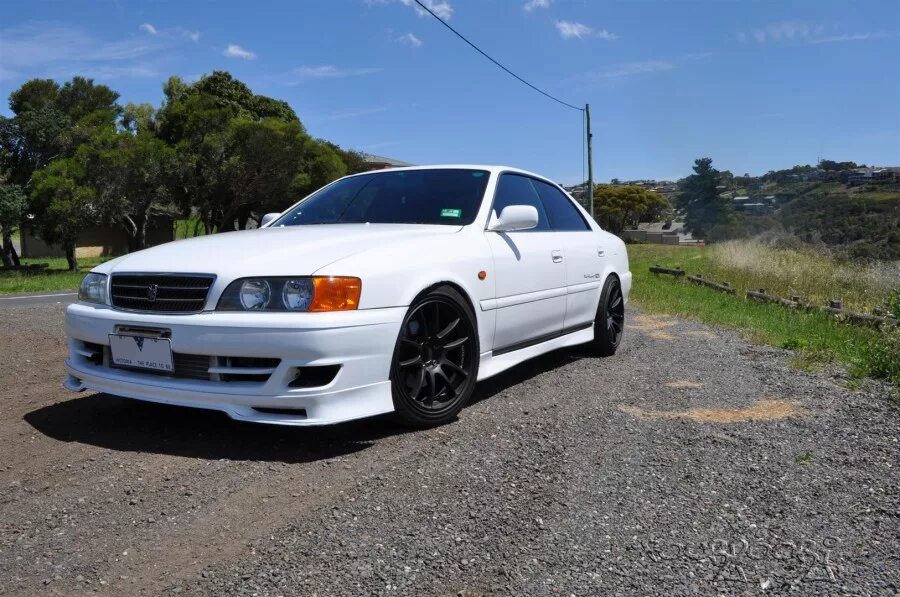 Тюнингованная чайзер тойота 100. Тойота чайзер 100 турер. Toyota chaser jzx100. На тойота чайзер 100. На тойота чайзер 100.