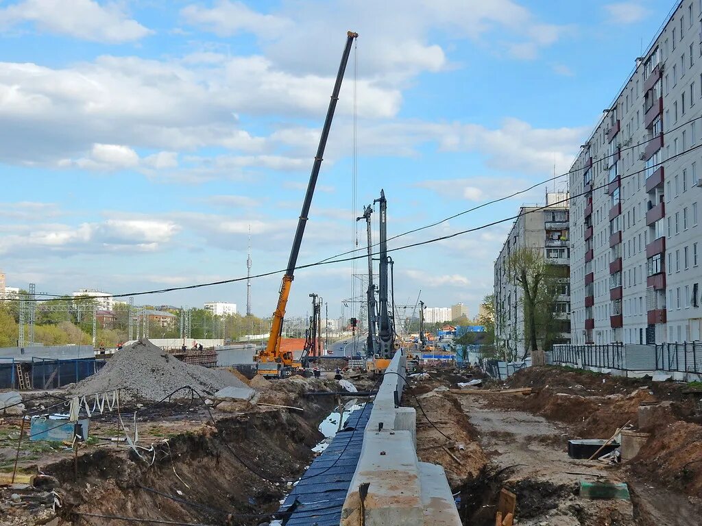 под строящийся. стройка котлован. подготовка территории под застройку. фундамент для дома. под строящийся.