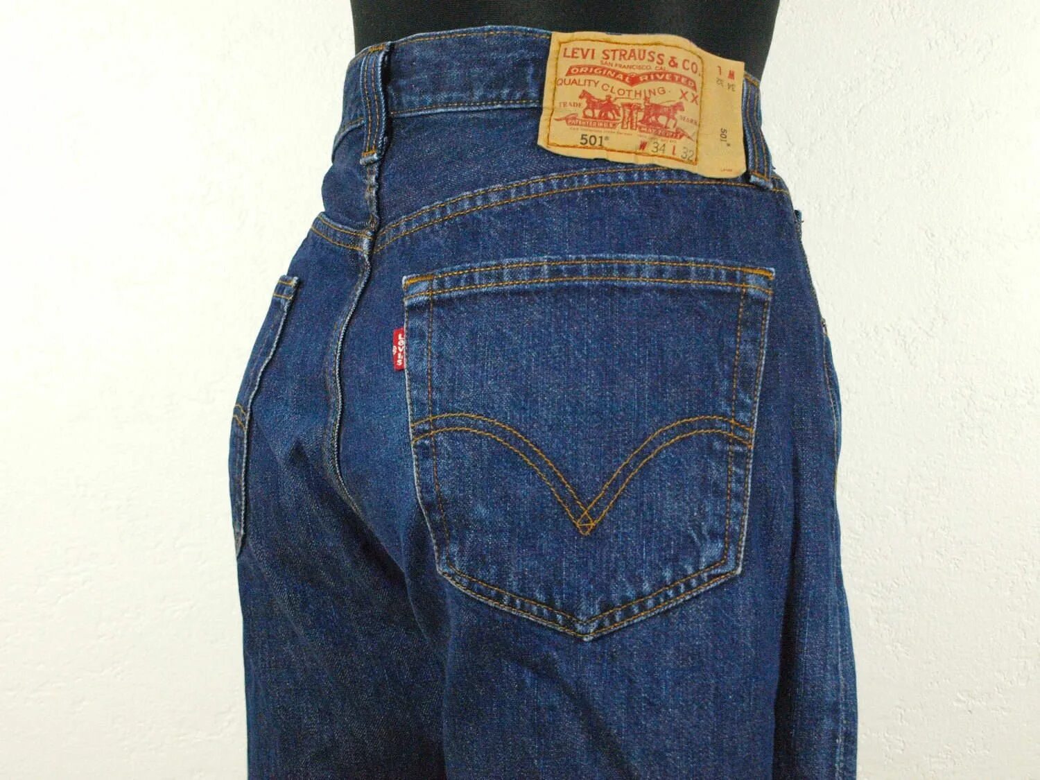 Левис страус мужские купить. Джинсы левайс 501. Vintage Levis 501s. Levis Vintage 501. Джинсы Левис страус 501.