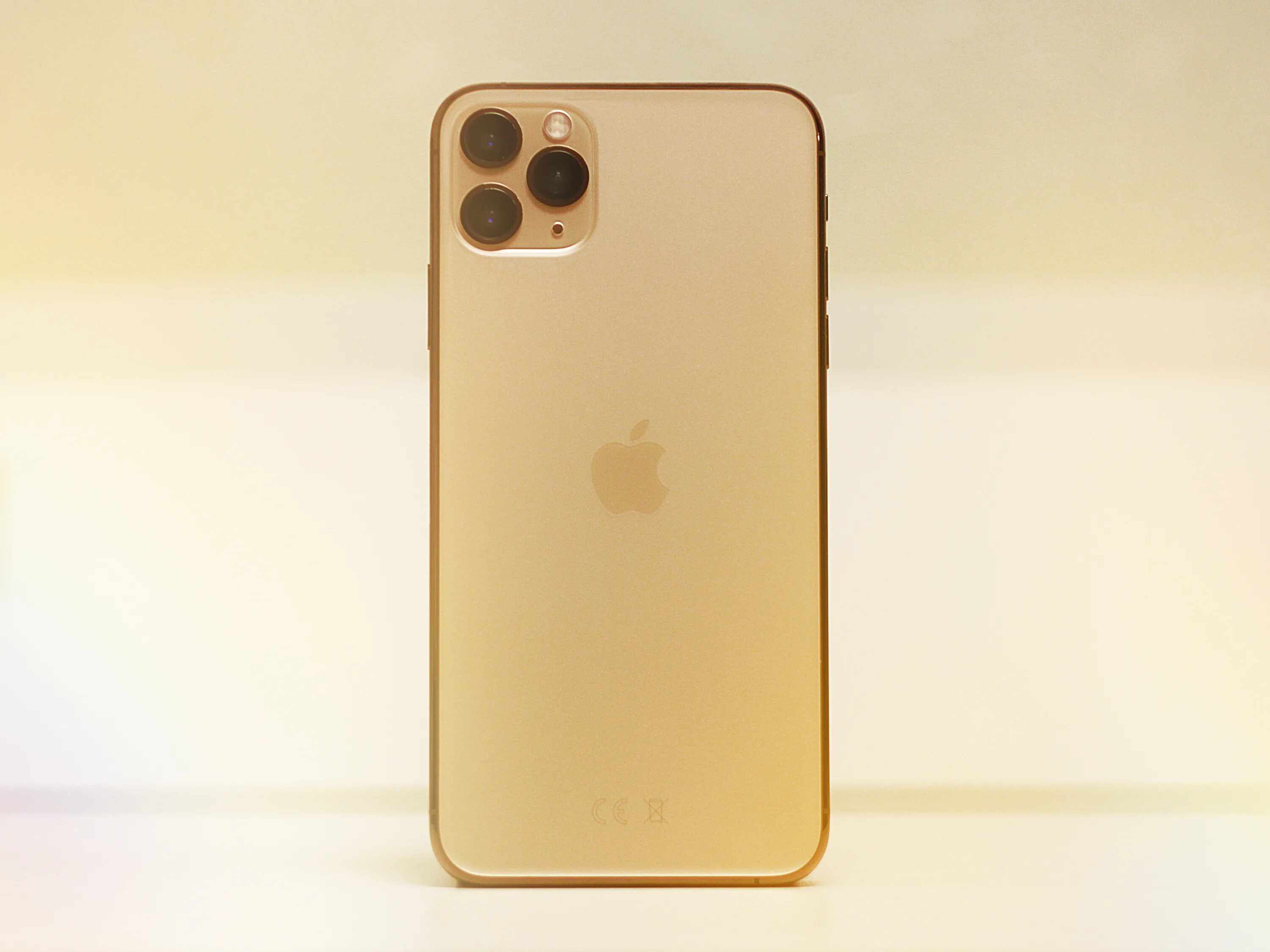 Айфон 14 про макс золотой. Iphone 11 pro max золотой. iphone 11 золотой promax. iphone 12 pro max золотой. айфон 13 промакс золотой.